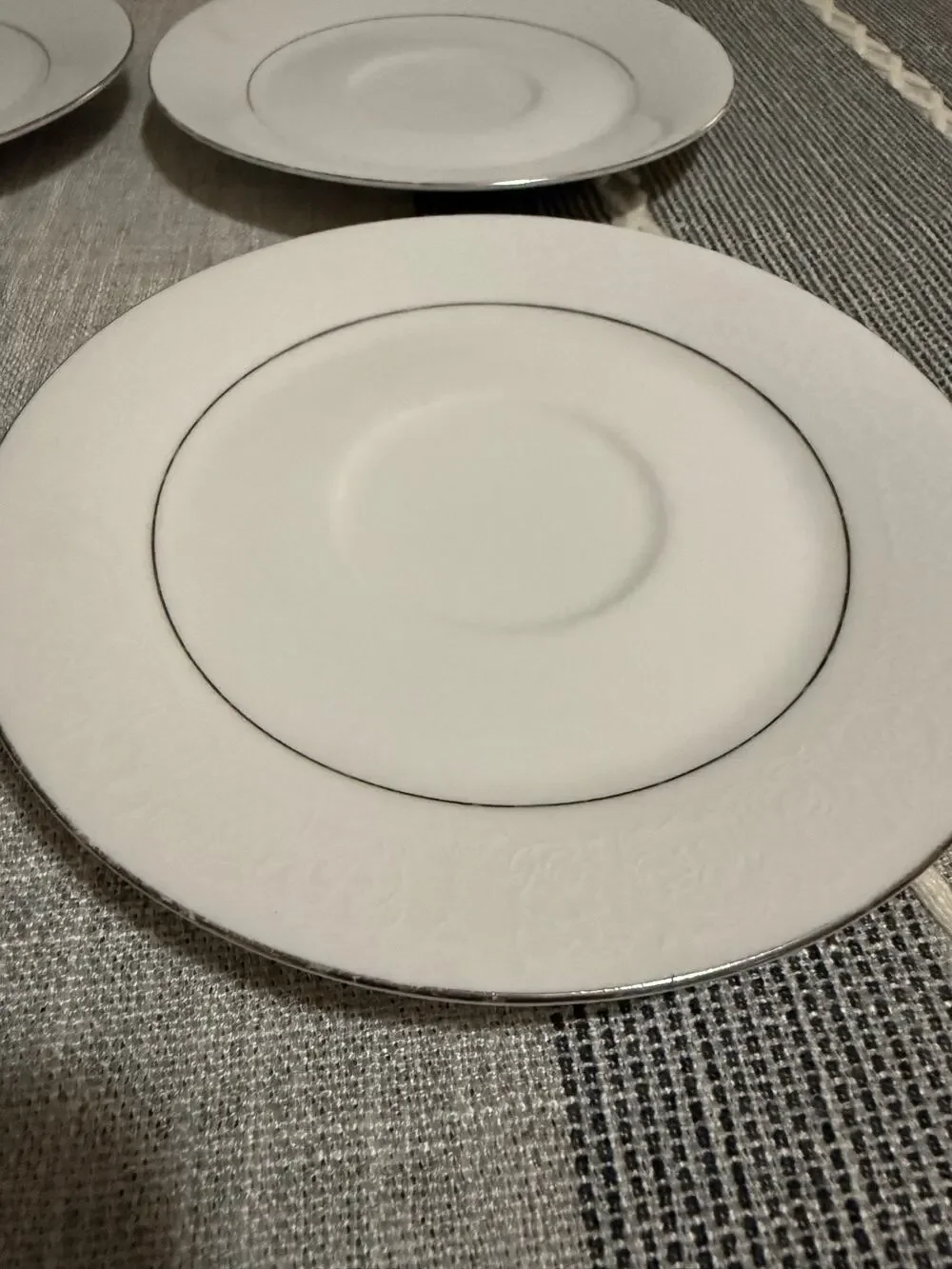 🍽️ Scarsdale 8079 China Saucers – Set of 6 – White Embossed Floral & Silver